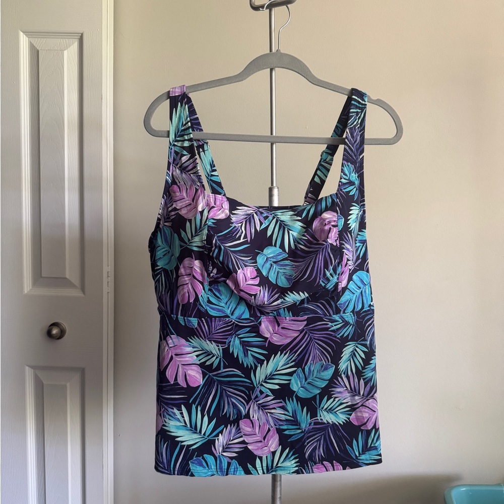 Set of 2 Lands End women’s swim tops Size 20W